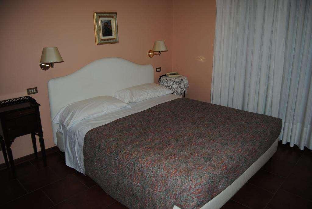 Hotel Bastimento Fiorenzuola dʼArda Camera foto
